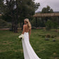 Rubia – Elegantes Satin-Brautkleid mit Drapierung und romantischem Rosen-Detail
