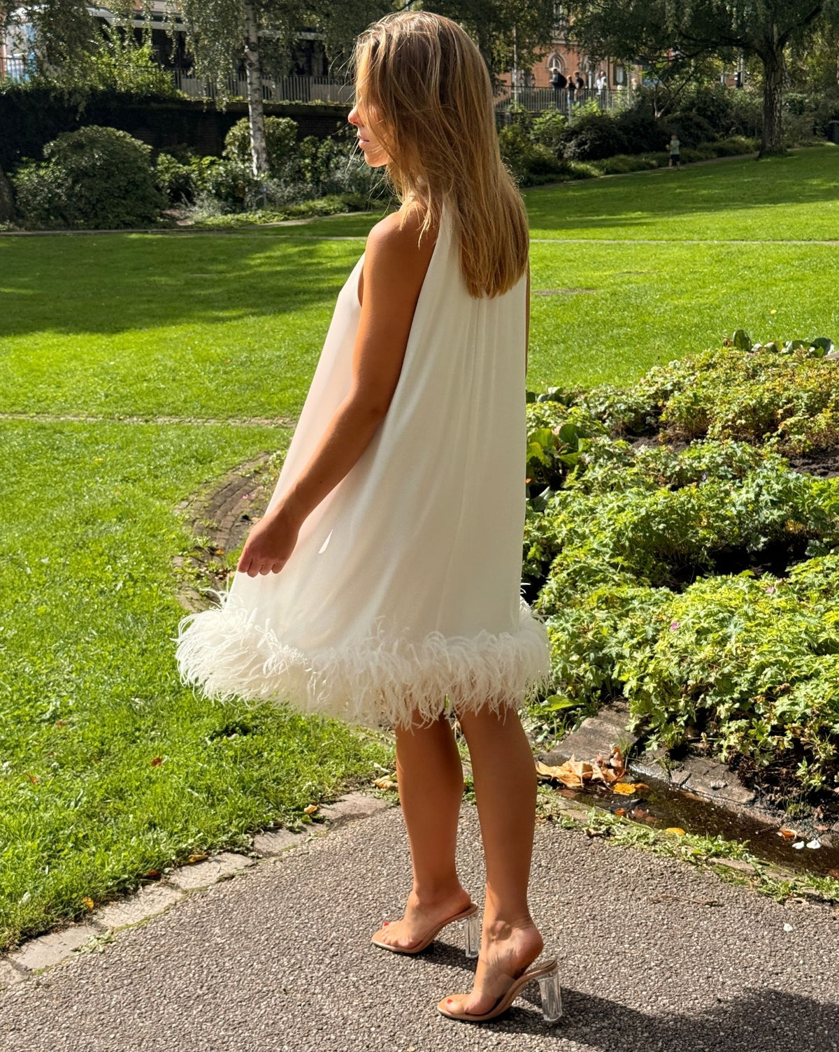 Mini Brautkleid Chiara mit Federn