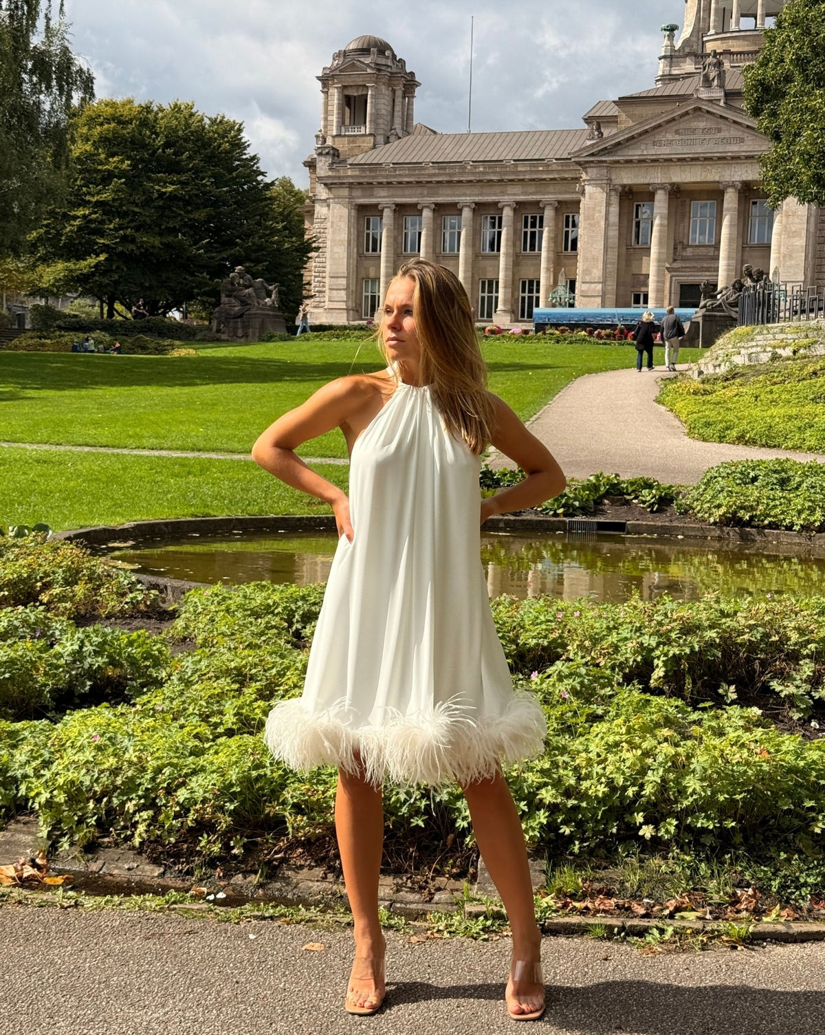 Mini Brautkleid Chiara mit Federn